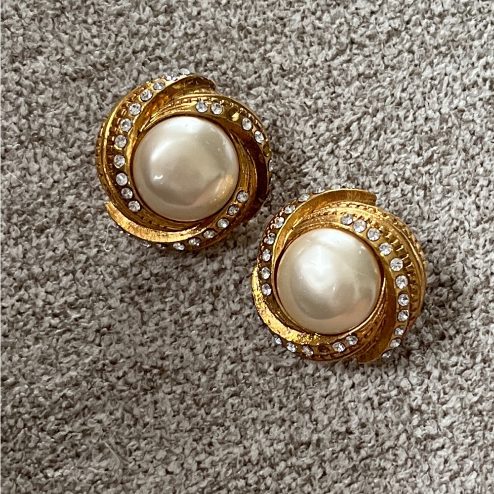 Chanel Earrings with Pearl and Diamond like stones